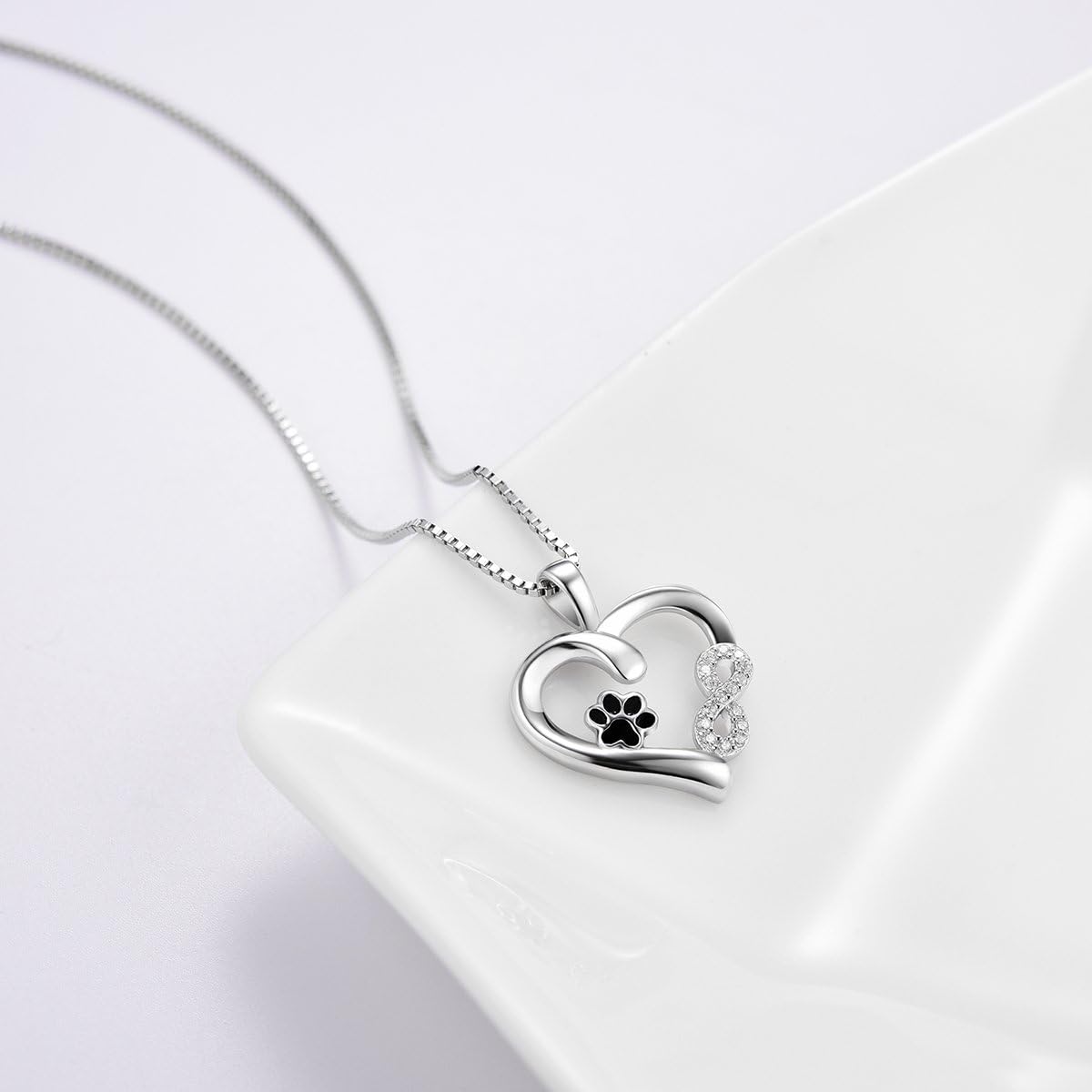 Collar con huella de pata y corazón con colgante de infinito