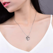 Collar con huella de pata y corazón con colgante de infinito