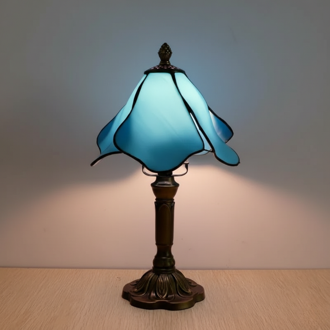 BLUERIS | CLASSIC LAMP WITH PETAL-SHAPED SHADE